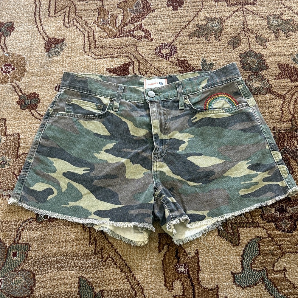 Sundry camo embroidered jean shorts size 28